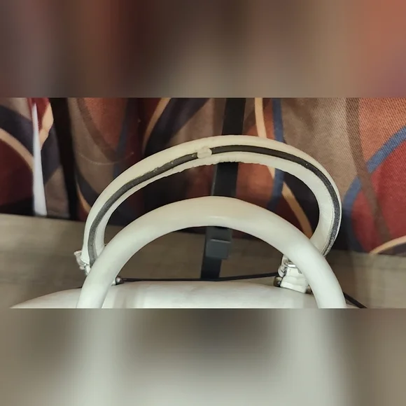 A Coach Hamptons satchel  serial number B0751-F08AD5 - Picture 2 of 15